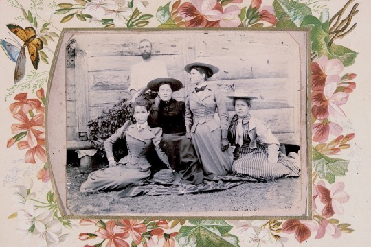 Black & white photo of a family featuring 4 women and one man.
